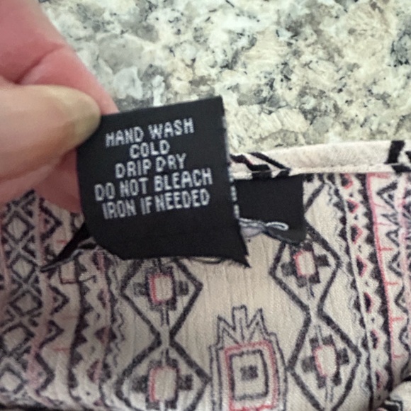 Angie Boho Crochet Black White Red Tribal Print Cold Shoulder Blouse Top Size L - Picture 6 of 10